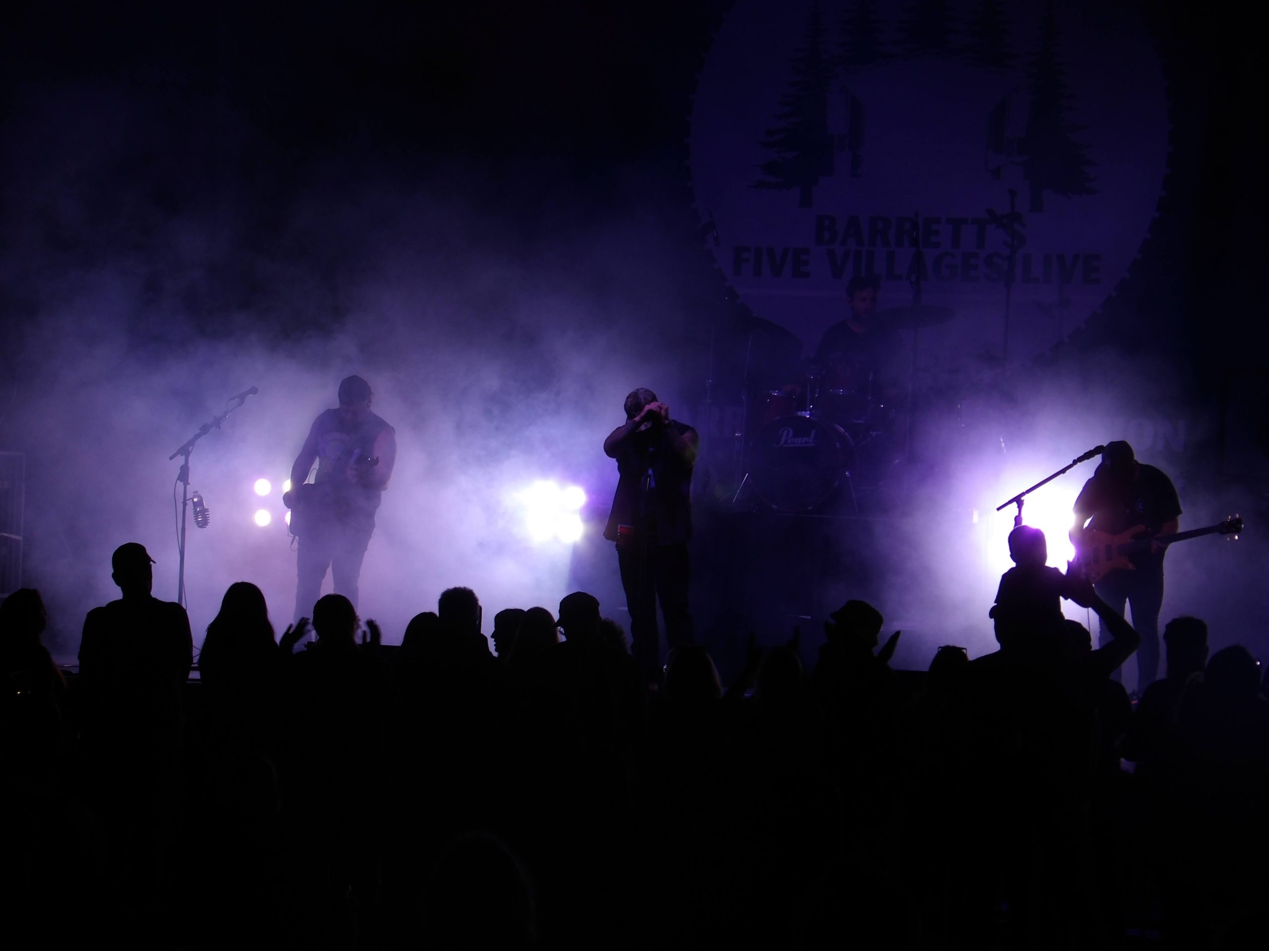 dramatic-lighting-concert-stage-fvl-barc