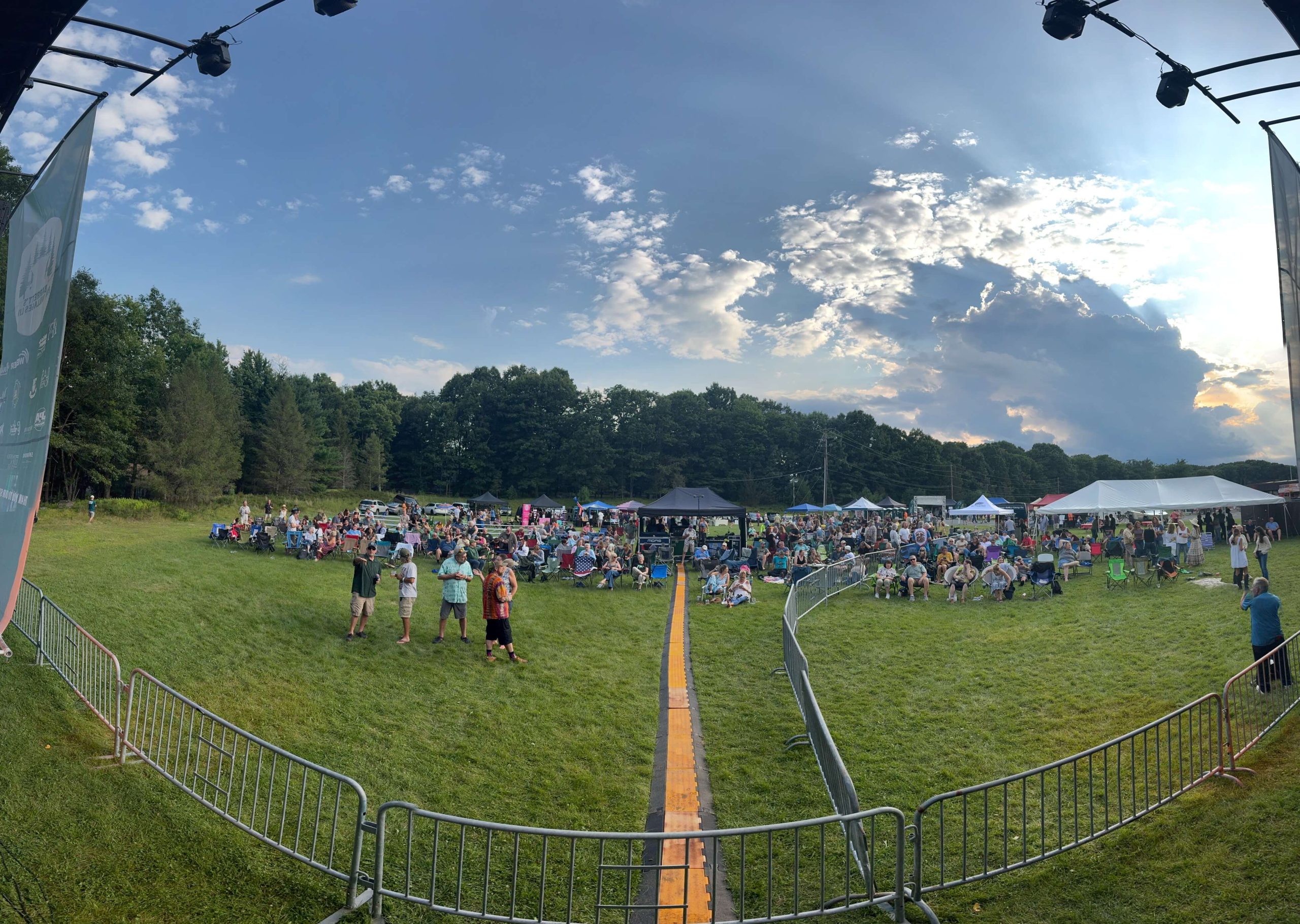 fvl-barc-concert-crowd